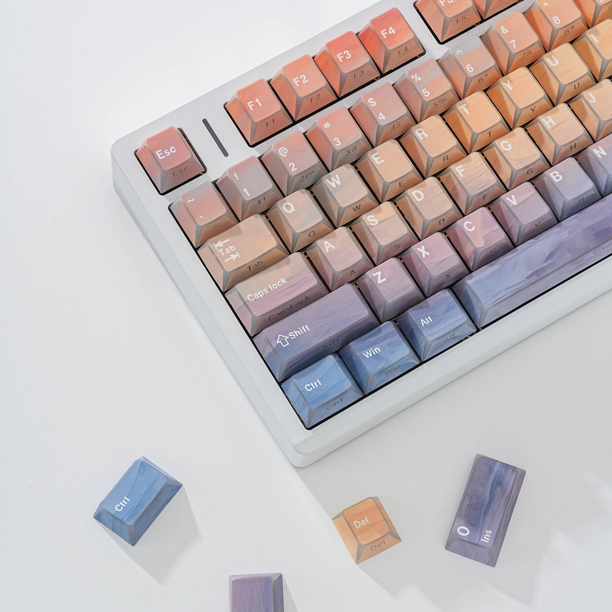 落日余晖 keycap set lifestyle photo