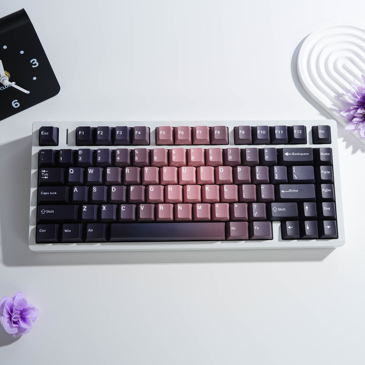 黑莓 keycap set lifestyle photo