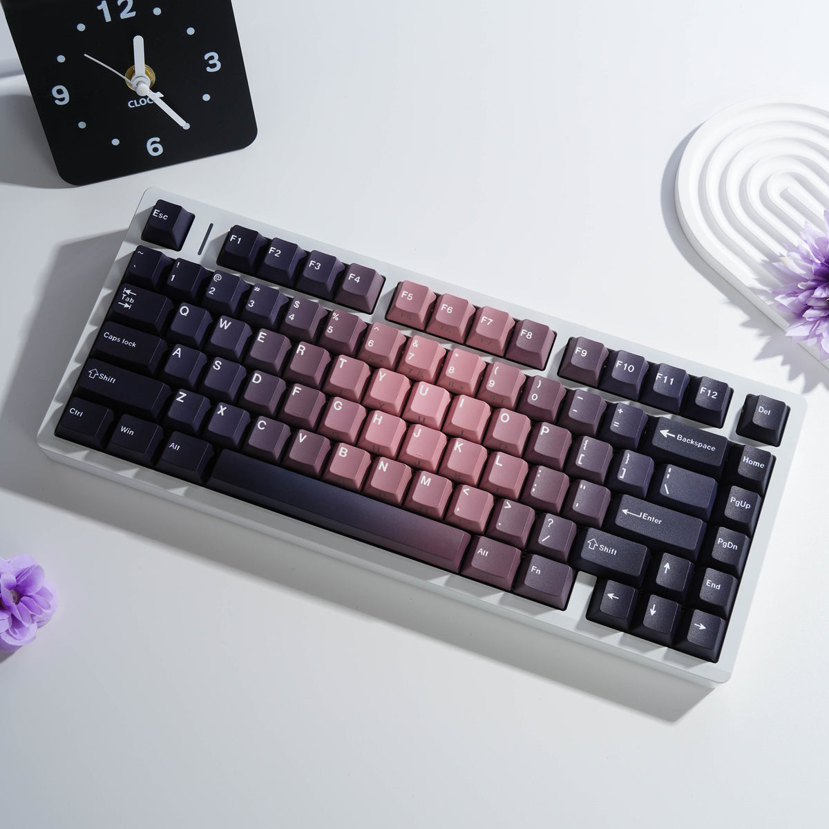 黑莓 keycap set lifestyle photo