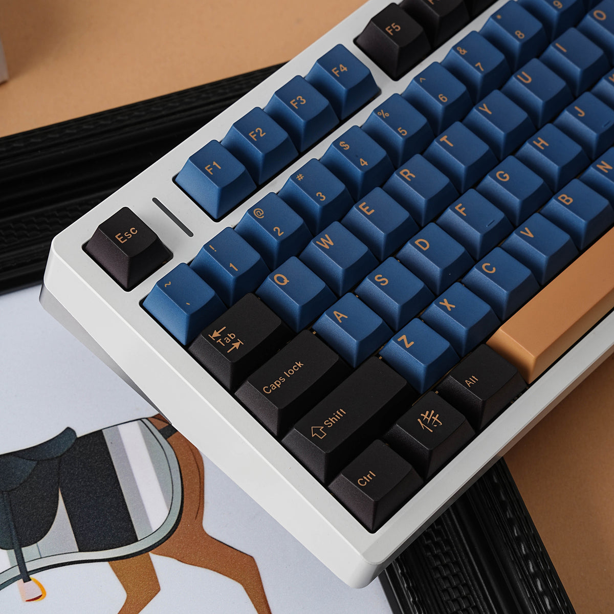 蓝武士 keycap set lifestyle photo