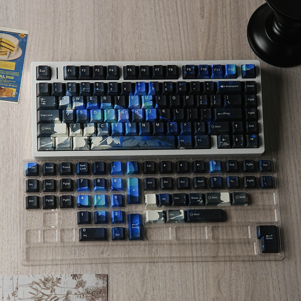 JCM蝴蝶 keycap set lifestyle photo