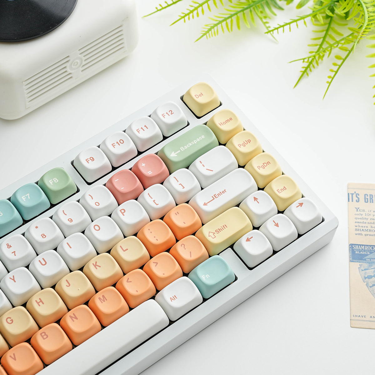糖果屋 keycap set lifestyle photo