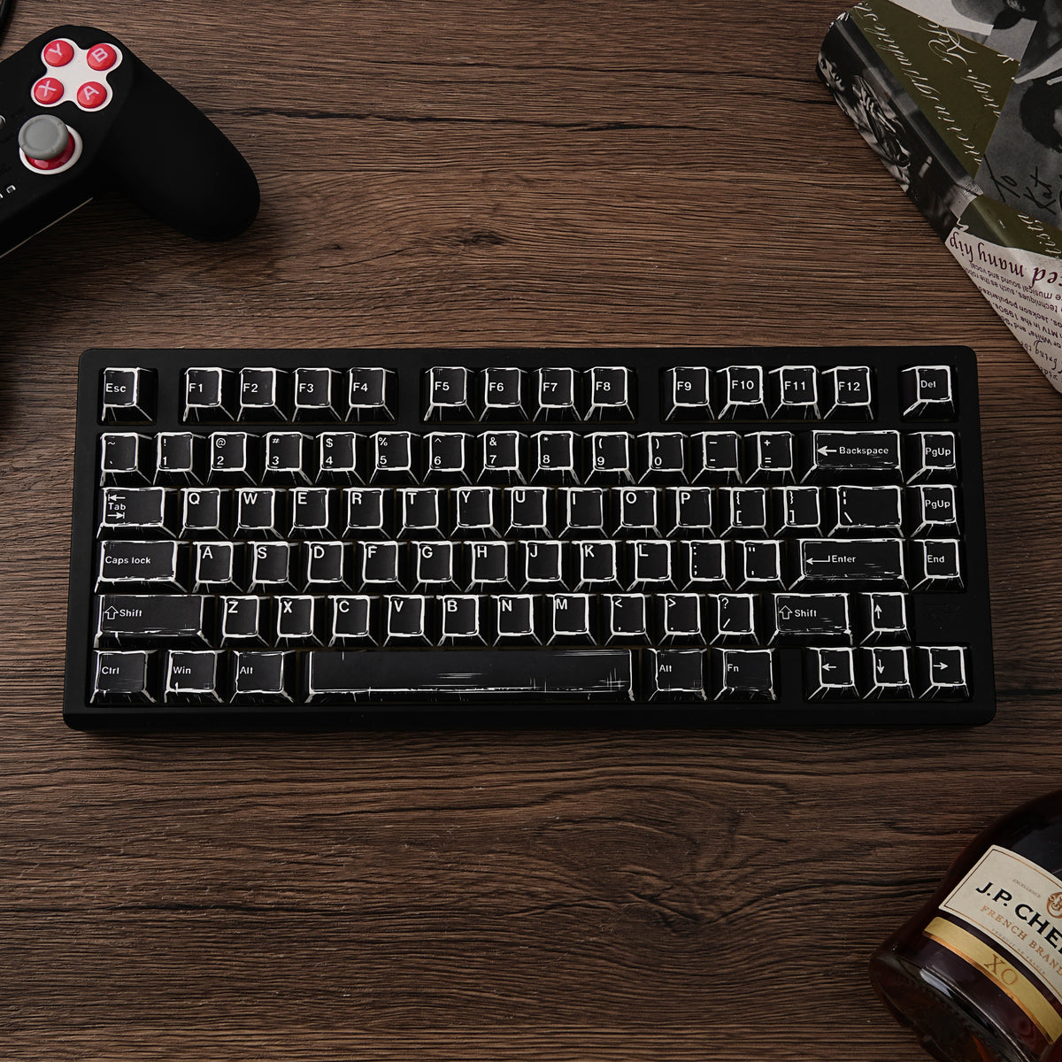 漫画黑 keycap set lifestyle photo