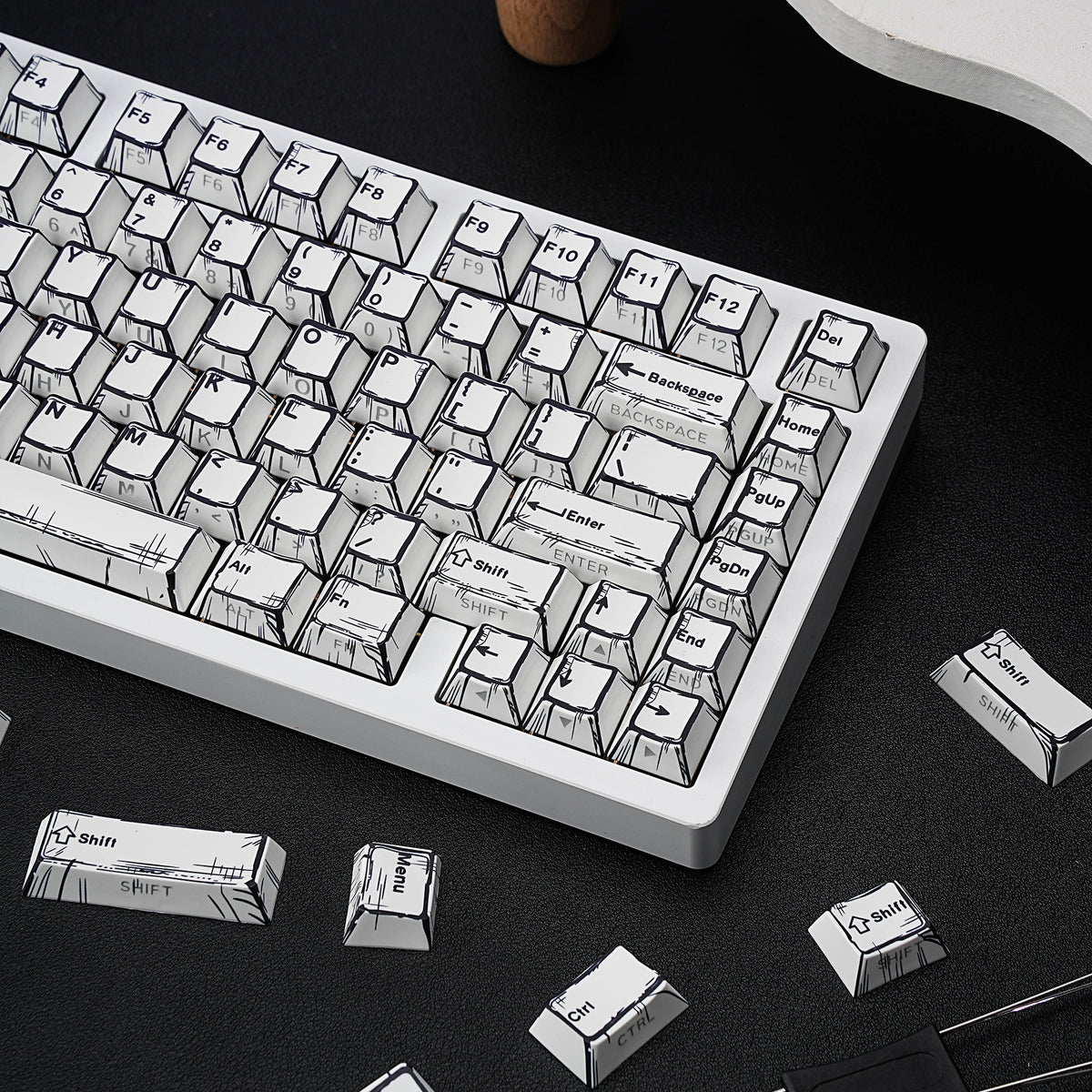 漫画白 keycap set lifestyle photo