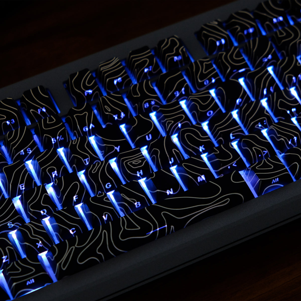 等高线 keycap set lifestyle photo