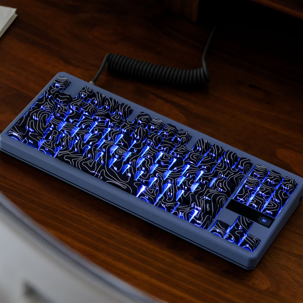 等高线 keycap set lifestyle photo