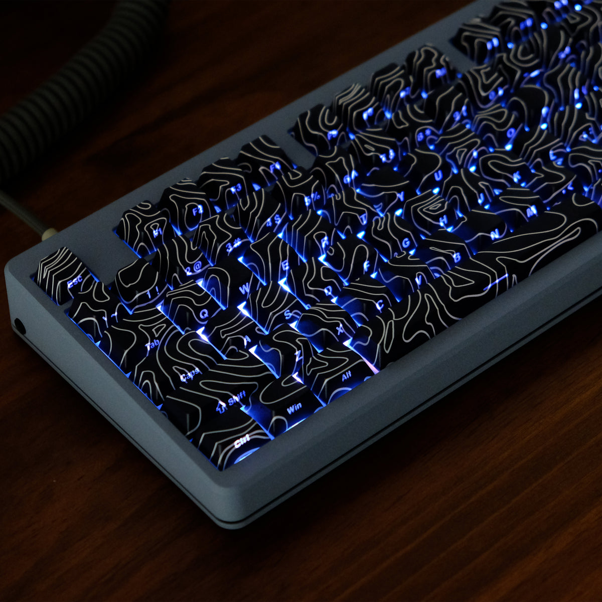 等高线 keycap set lifestyle photo
