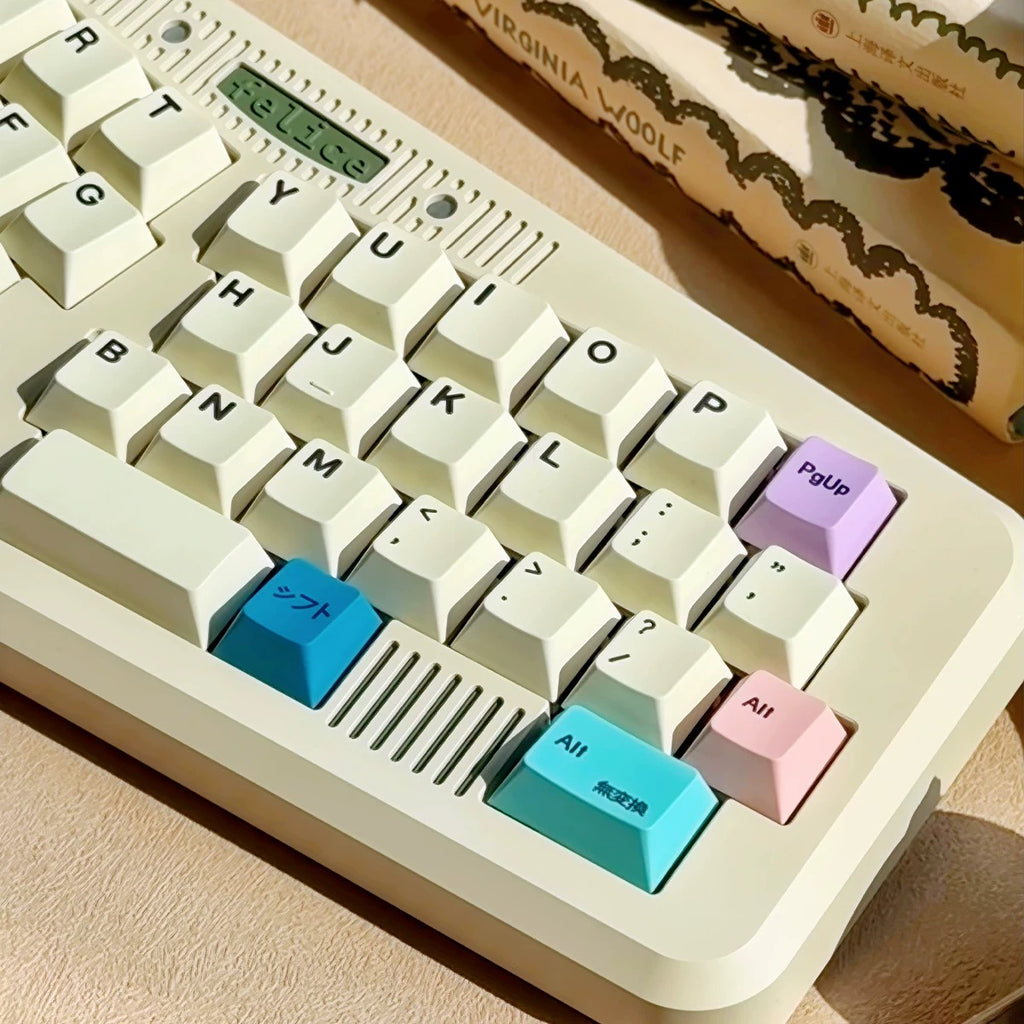 仙女 keycap set lifestyle photo