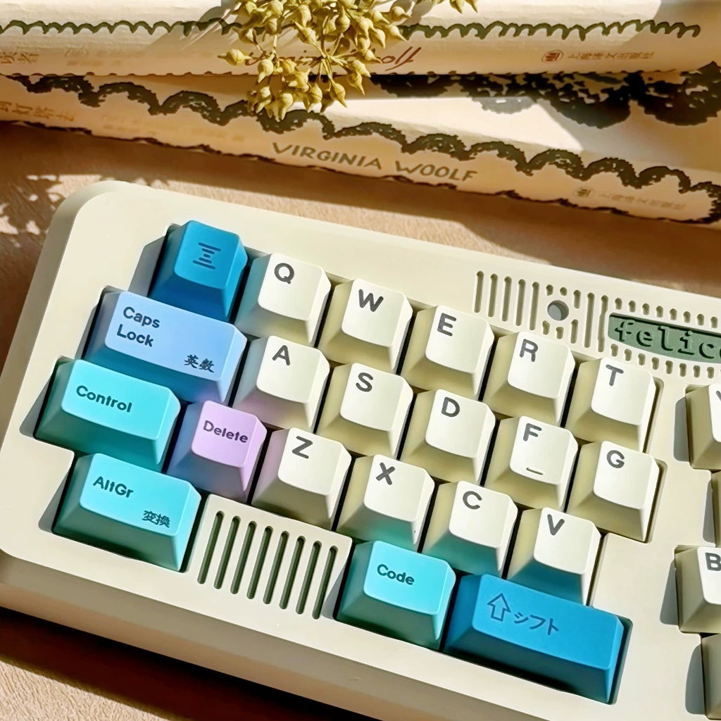 仙女 keycap set lifestyle photo