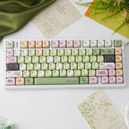 森林 keycap set lifestyle photo
