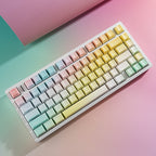 马卡龙 keycap set lifestyle photo