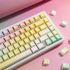 马卡龙 keycap set lifestyle photo