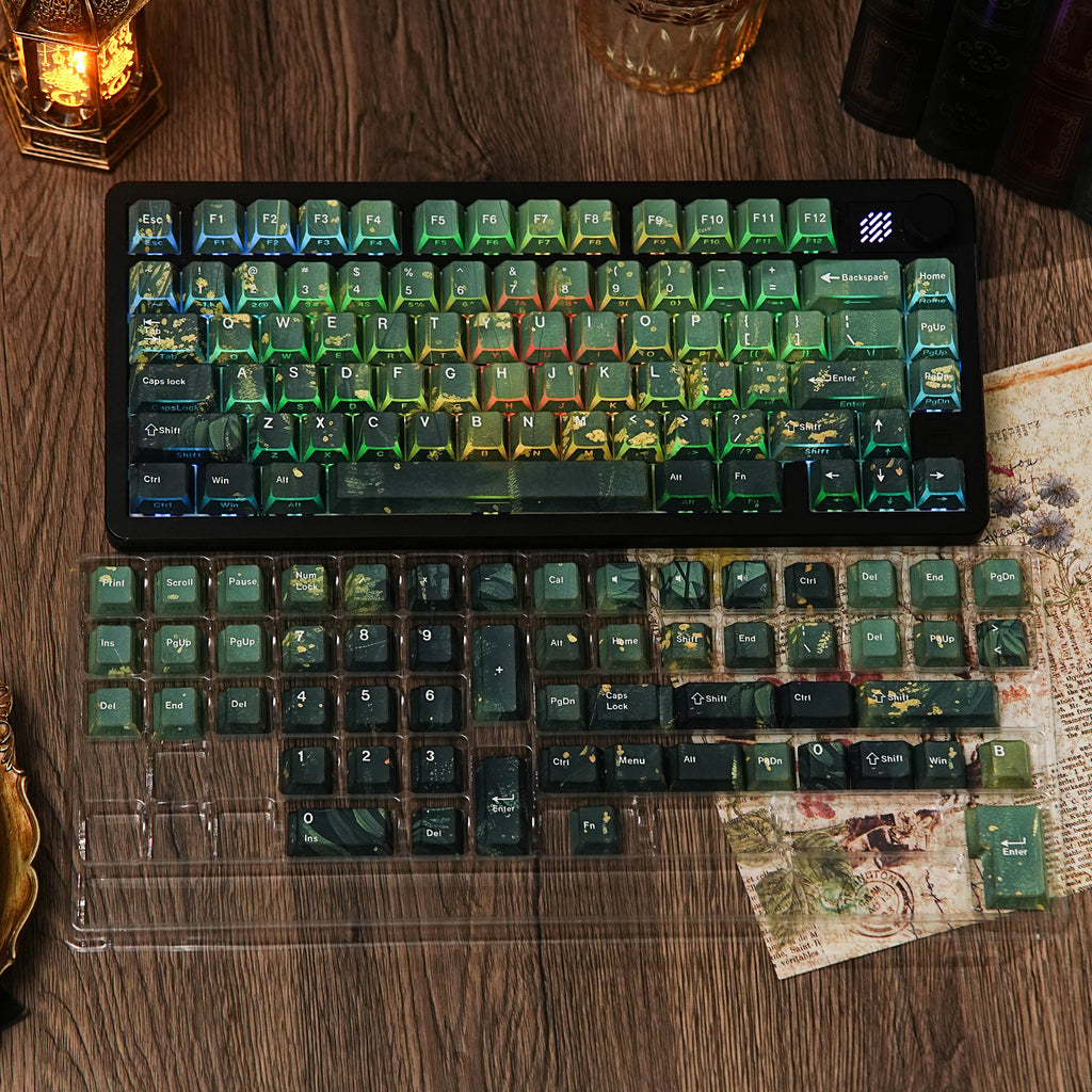 盛夏 keycap set lifestyle photo