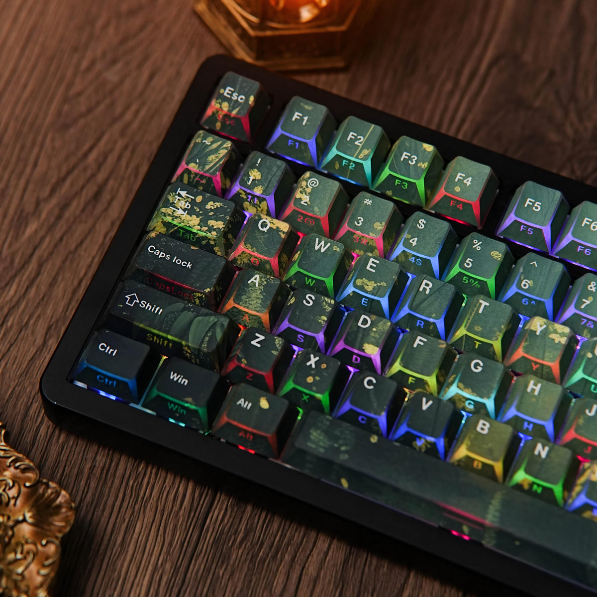 盛夏 keycap set lifestyle photo