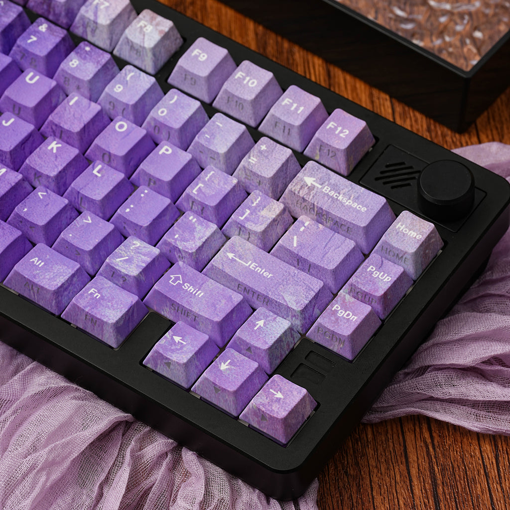 紫暮 keycap set lifestyle photo