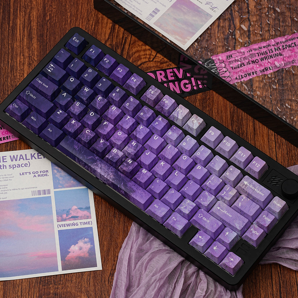紫暮 keycap set lifestyle photo