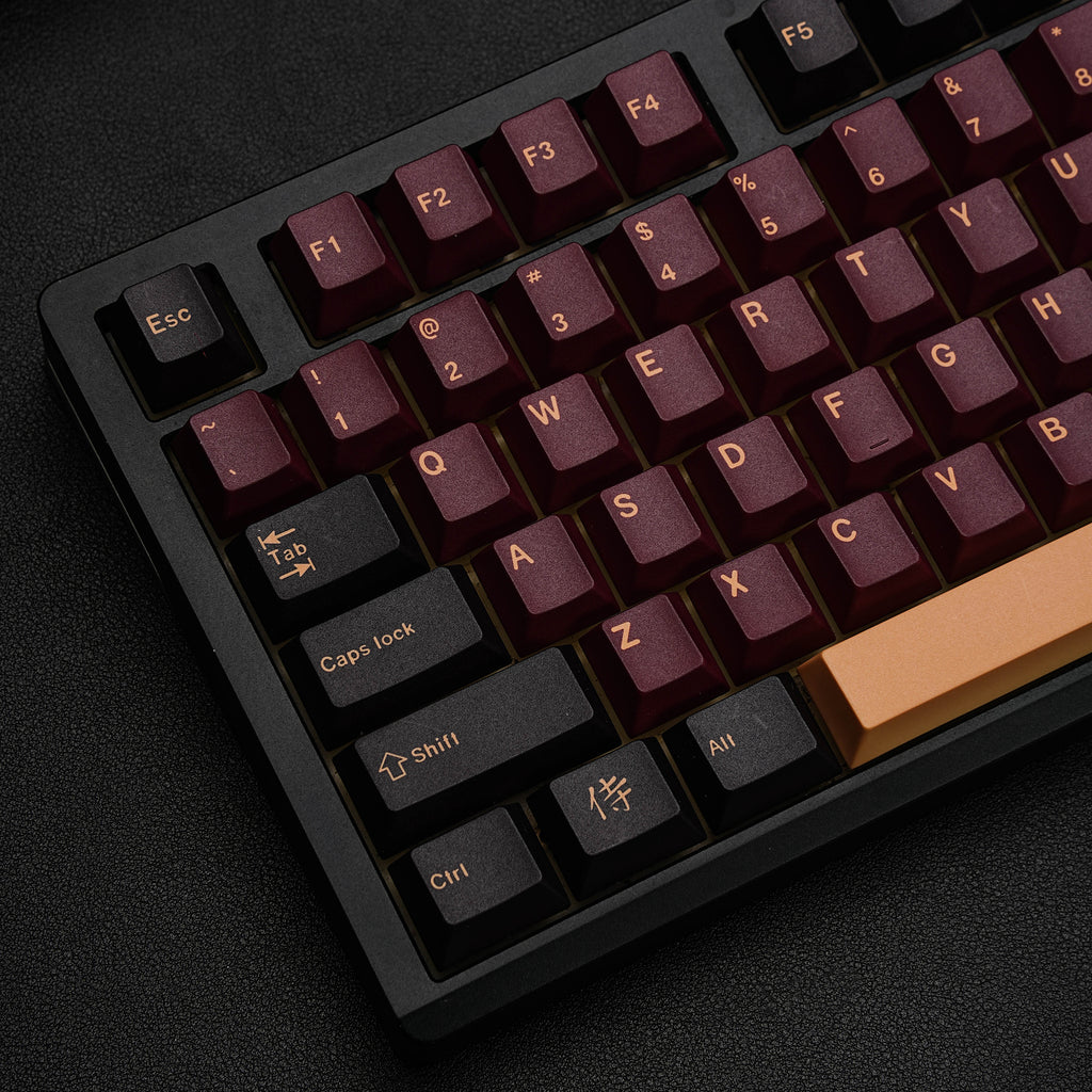 红武士 keycap set lifestyle photo