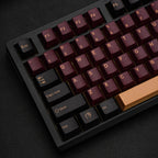 红武士 keycap set lifestyle photo