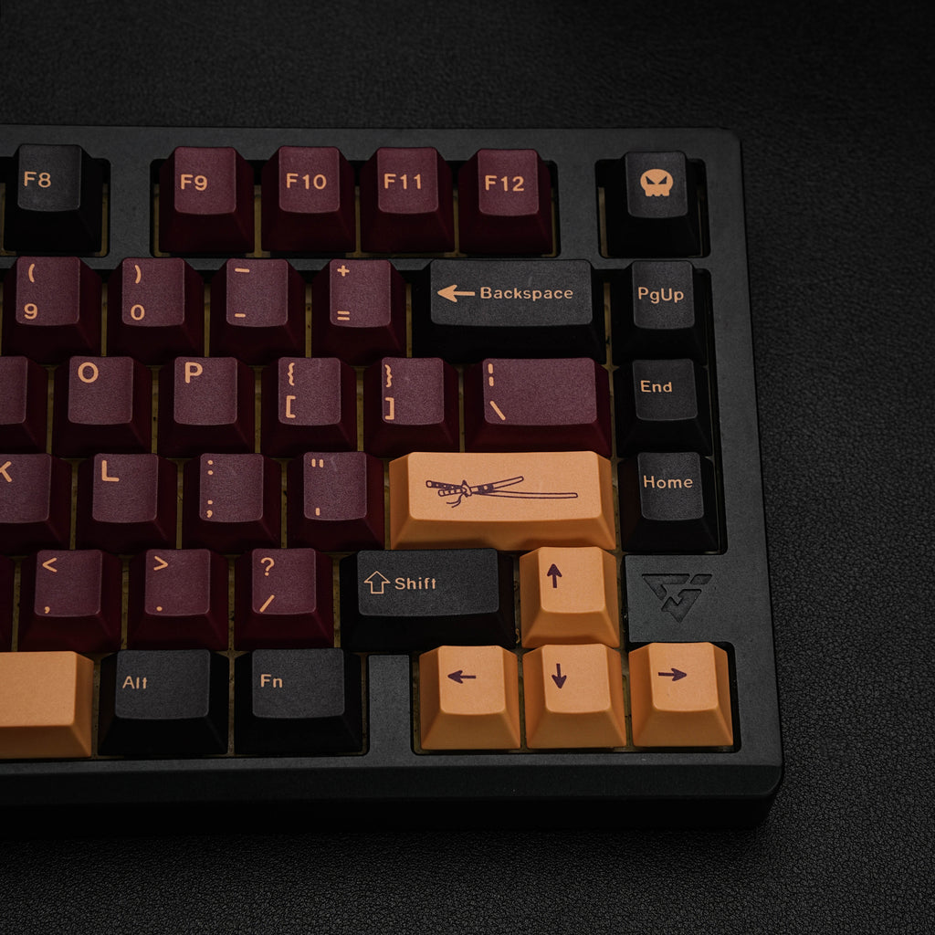 红武士 keycap set lifestyle photo