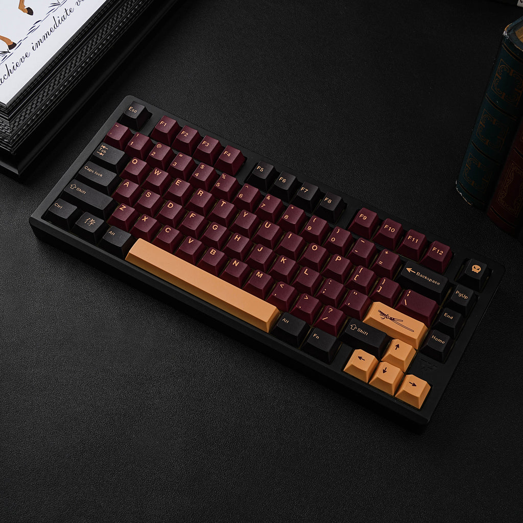 红武士 keycap set lifestyle photo