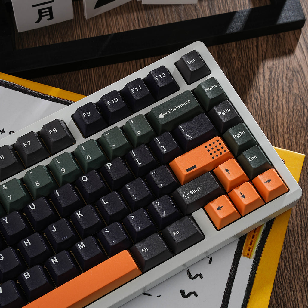 共鸣 keycap set lifestyle photo
