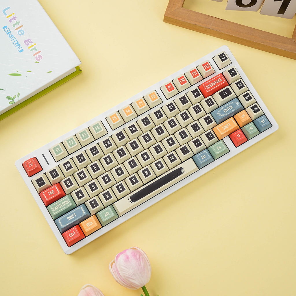 复古 keycap set lifestyle photo