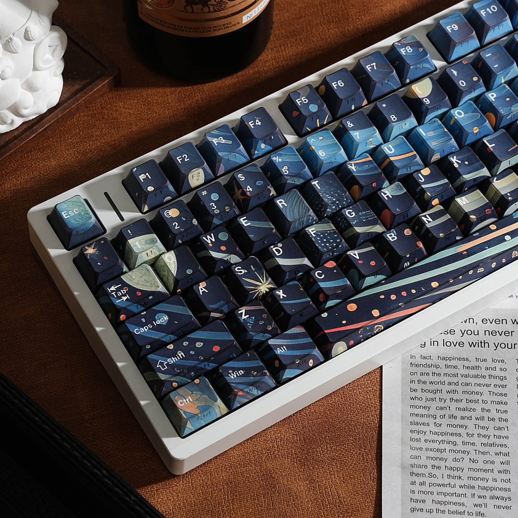 星空V2 keycap set lifestyle photo
