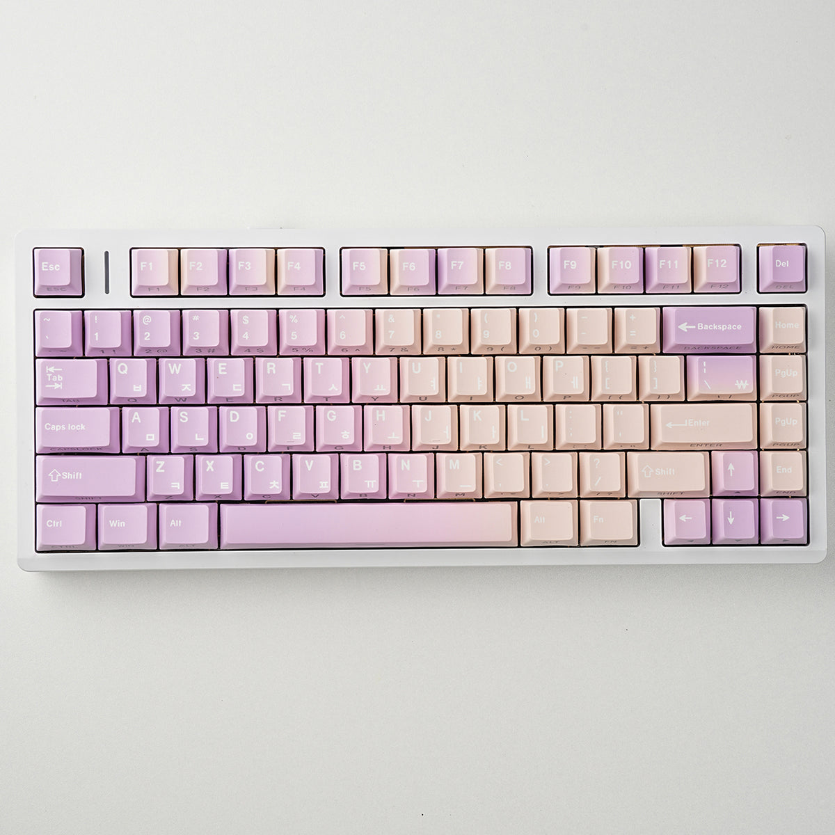芋泥奶茶 keycap set lifestyle photo
