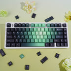 青漪 keycap set lifestyle photo