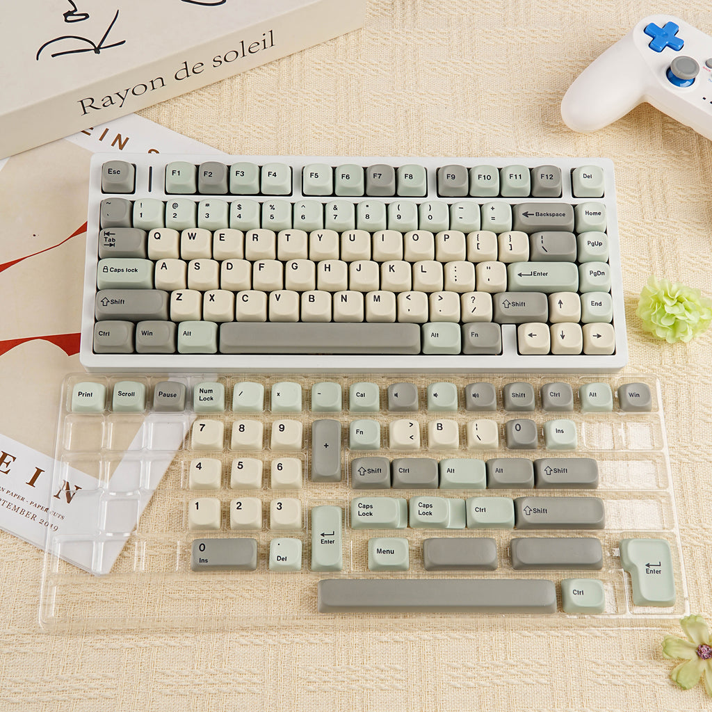 怪味巧克力 keycap set lifestyle photo