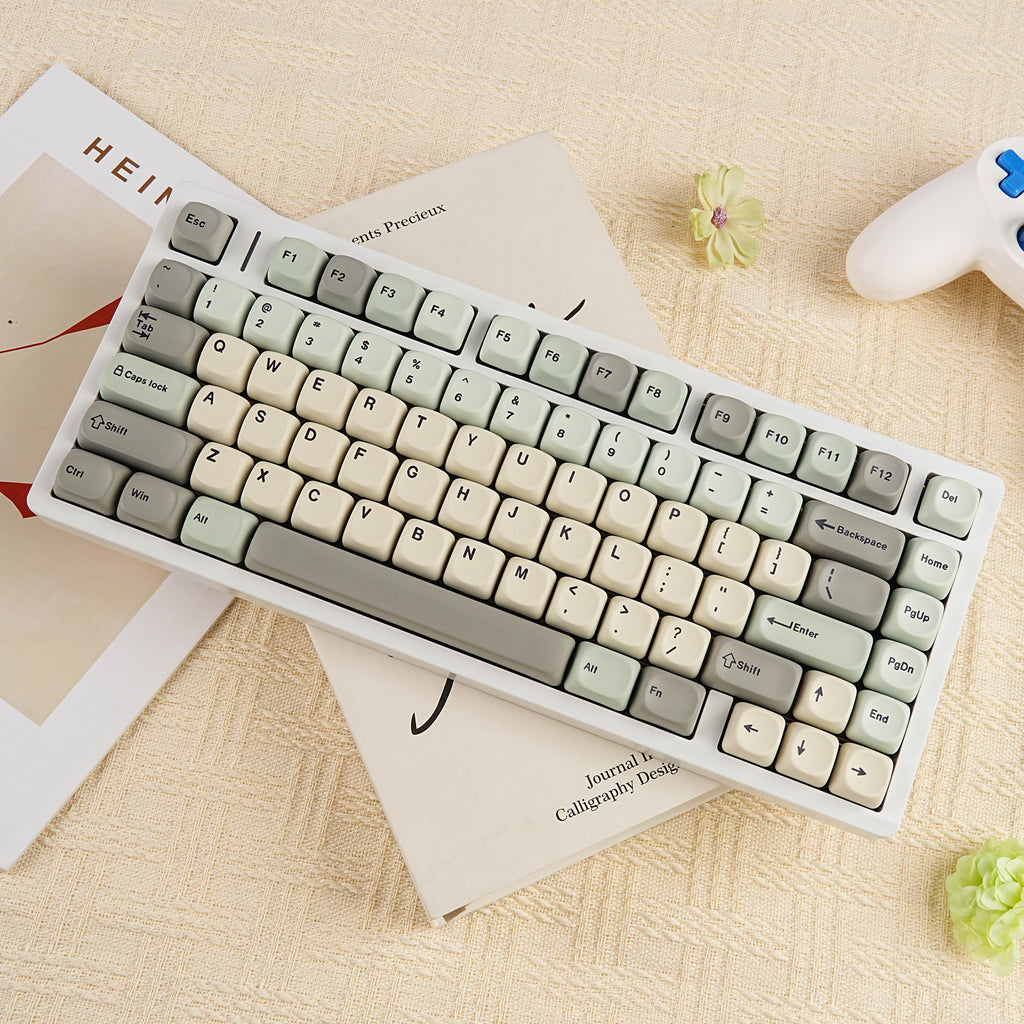 怪味巧克力 keycap set lifestyle photo