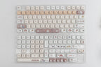 冬日喵喵 keycap set lifestyle photo